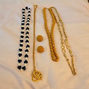 Lot of 4 vintage necklaces & 2 sets of earrings ✨️